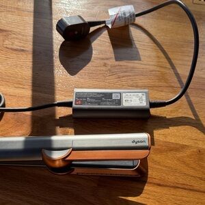 Dyson Airstrait—perfect condition!